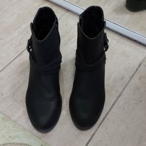 Life stride booties size 8